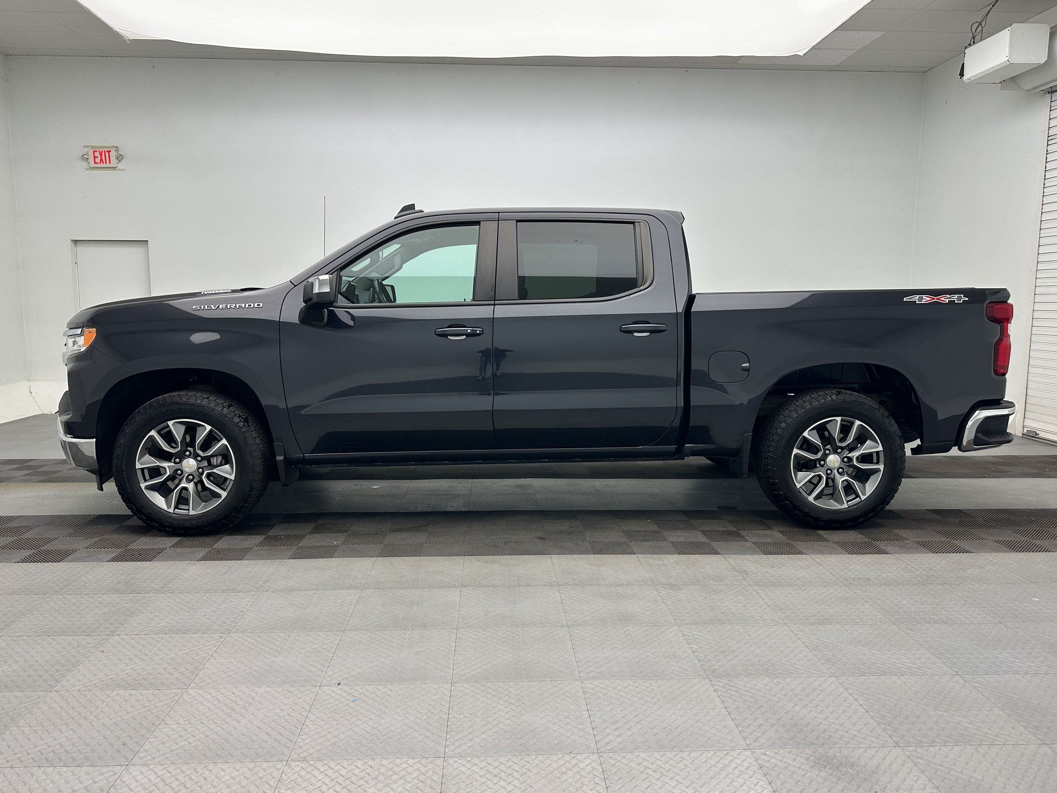 Certified 2024 Chevrolet Silverado 1500 LT AWD/4WD image 2