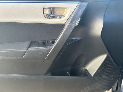 Used 2015 Toyota Corolla LE image 6