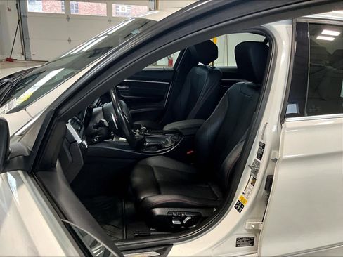 Used 2018 BMW 330i xDrive Sedan w/ Convenience Package image 10