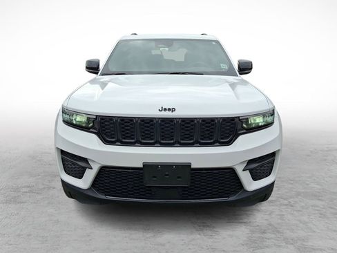 Used 2023 Jeep Grand Cherokee Altitude image 7