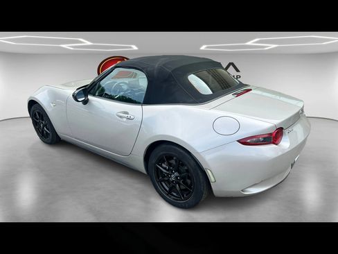 Used 2022 MAZDA MX-5 Miata Sport image 3