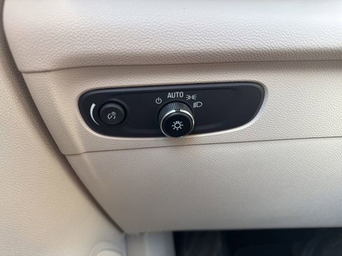 Used 2022 Buick Envision Essence w/ Safety Package image 33