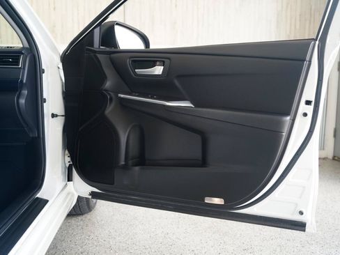 Used 2016 Toyota Camry SE FWD image 31