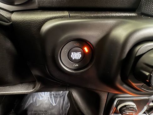 Used 2021 Jeep Wrangler Unlimited Sahara image 26