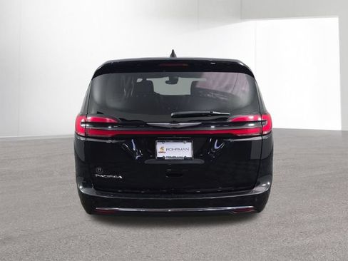 Used 2024 Chrysler Pacifica Touring-L FWD image 14