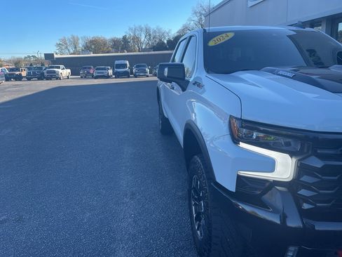 Used 2024 Chevrolet Silverado 1500 ZR2 w/ Technology Package image 2