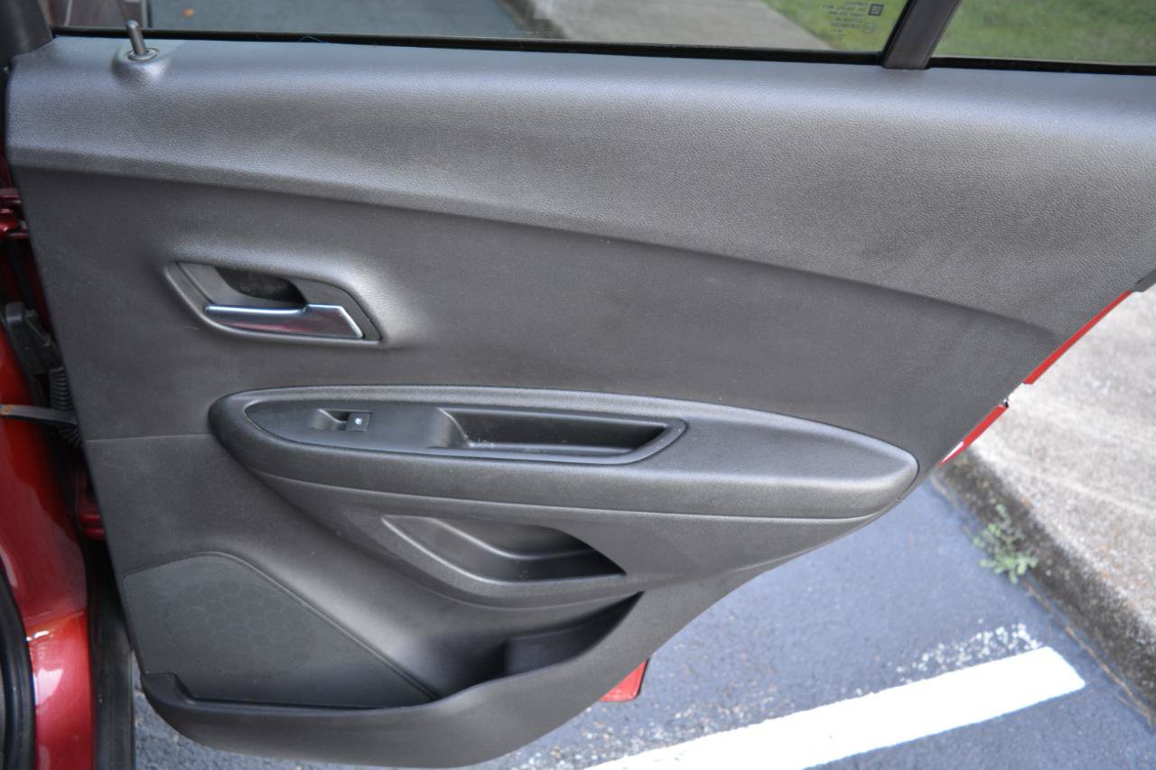 Used 2019 Chevrolet Trax LT FWD image 16