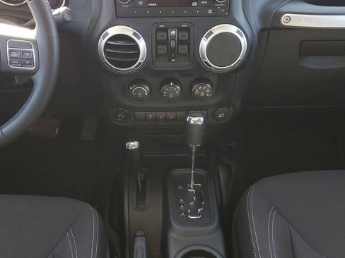 Used 2017 Jeep Wrangler Unlimited Sahara w/ Connectivity Group image 22