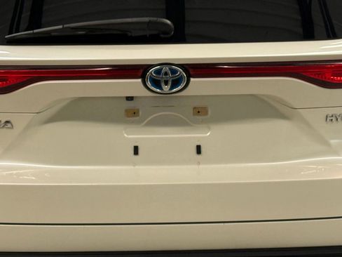 Used 2021 Toyota Venza LE AWD/4WD image 11