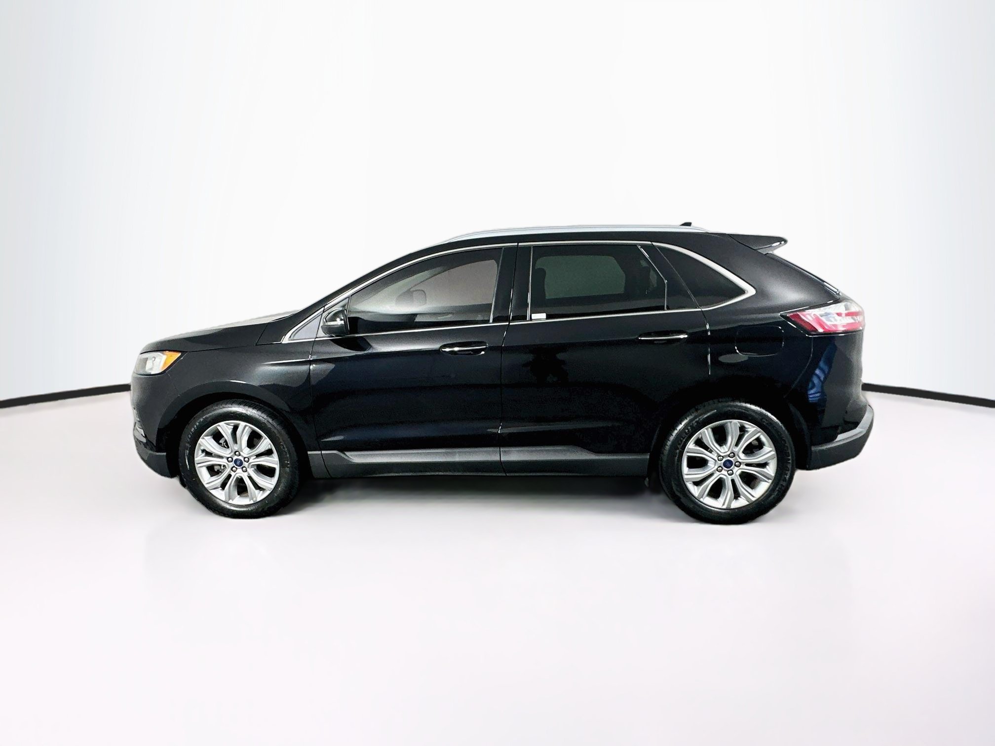 Used 2020 Ford Edge Titanium FWD image 4