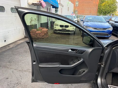 Used 2014 Volkswagen Jetta SE FWD image 21
