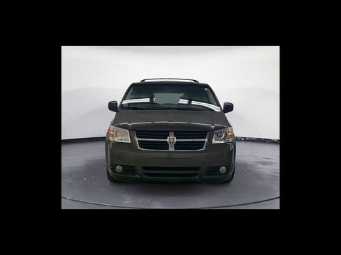 Used 2010 Dodge Grand Caravan SXT w/ Entertainment Group 2 FWD image 9
