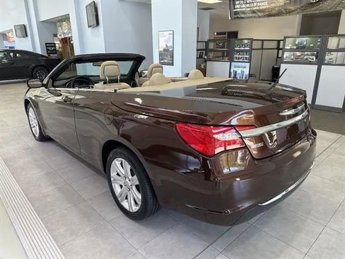 Used 2012 Chrysler 200 Touring w/ Cold Weather Group FWD image 4