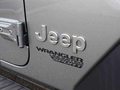 Used 2018 Jeep Wrangler Unlimited Sport S AWD/4WD image 2