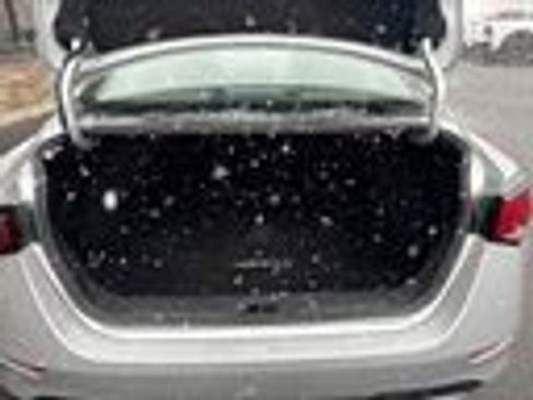 Used 2022 Nissan Sentra SV image 11