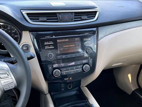 Used 2016 Nissan Rogue SV FWD image 15