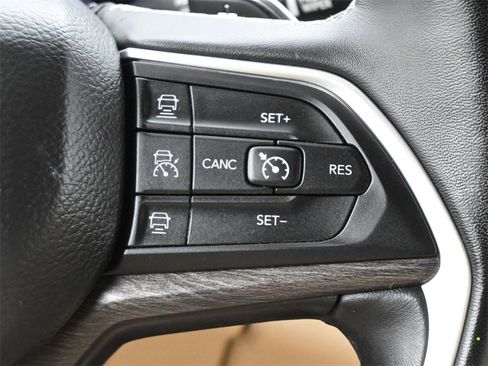 Used 2022 Jeep Grand Cherokee L Limited image 9