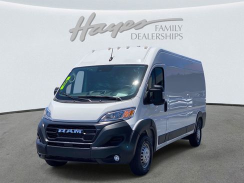 Used 2025 RAM ProMaster 2500 w/ Convenience Group FWD image 11