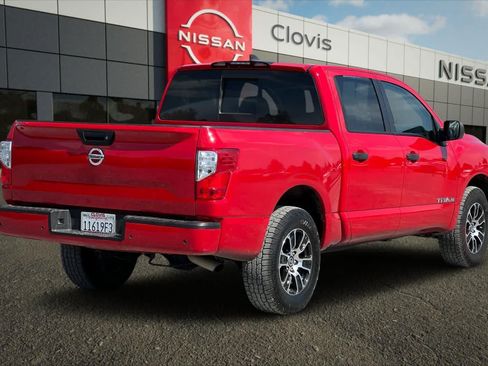 Used 2022 Nissan Titan SV AWD/4WD image 3