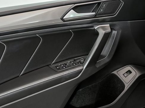 Certified 2024 Volkswagen Tiguan SE image 9