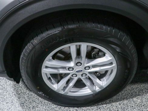 Used 2021 Ford Explorer XLT w/ Equipment Group 202A AWD/4WD image 11