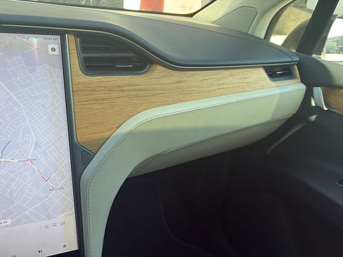 Used 2018 Tesla Model X 100D image 16