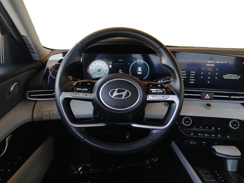 Used 2024 Hyundai Elantra Limited image 12