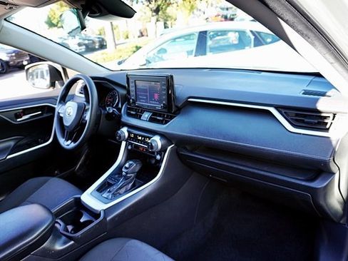 Used 2021 Toyota RAV4 XLE image 10