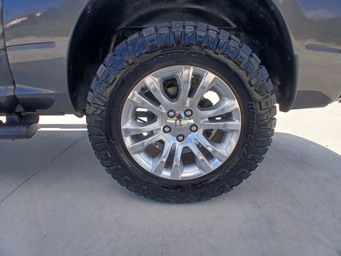 Used 2019 RAM 1500 Classic SLT w/ Luxury Group AWD/4WD image 10