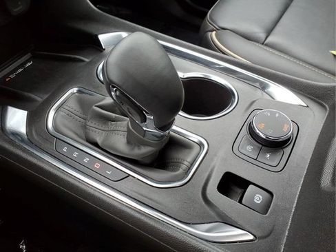 Used 2023 Chevrolet Traverse Premier w/ Redline Edition AWD/4WD image 25
