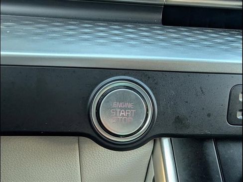 Used 2023 Kia Carnival LX image 12