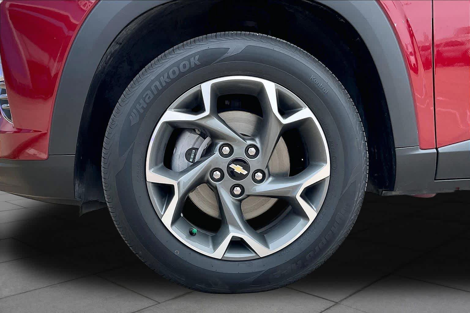 Used 2024 Chevrolet Trax LT w/ Driver Confidence Package FWD image 11