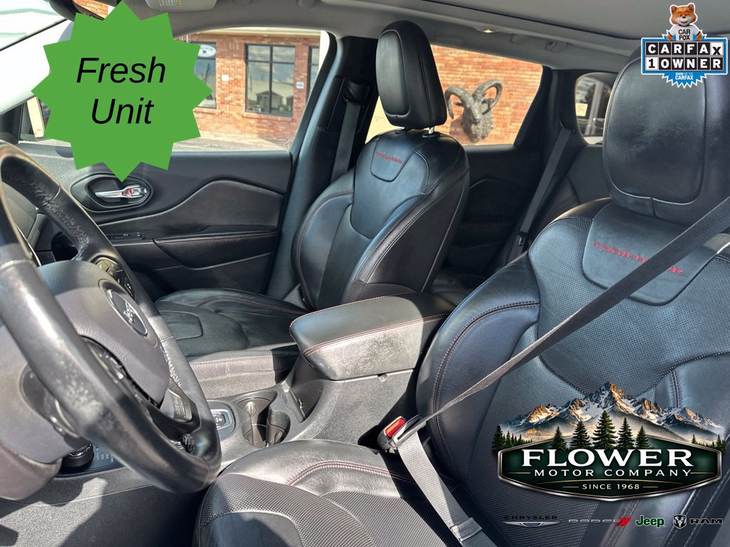 Used 2019 Jeep Cherokee Trailhawk AWD/4WD image 27