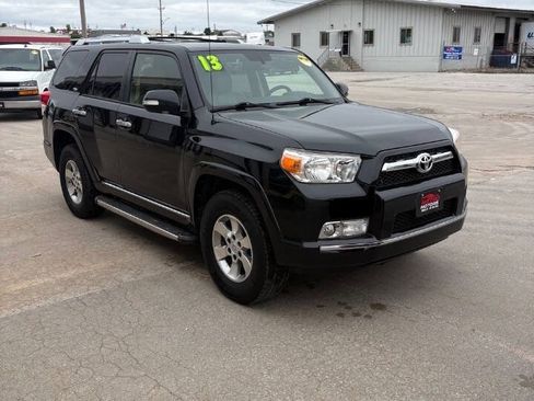 Used 2013 Toyota 4Runner SR5 w/ Premium Pkg w/3rd Row Seat AWD/4WD image 2
