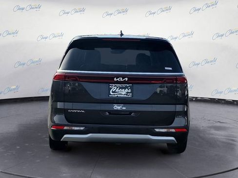 Used 2024 Kia Carnival LX FWD image 4