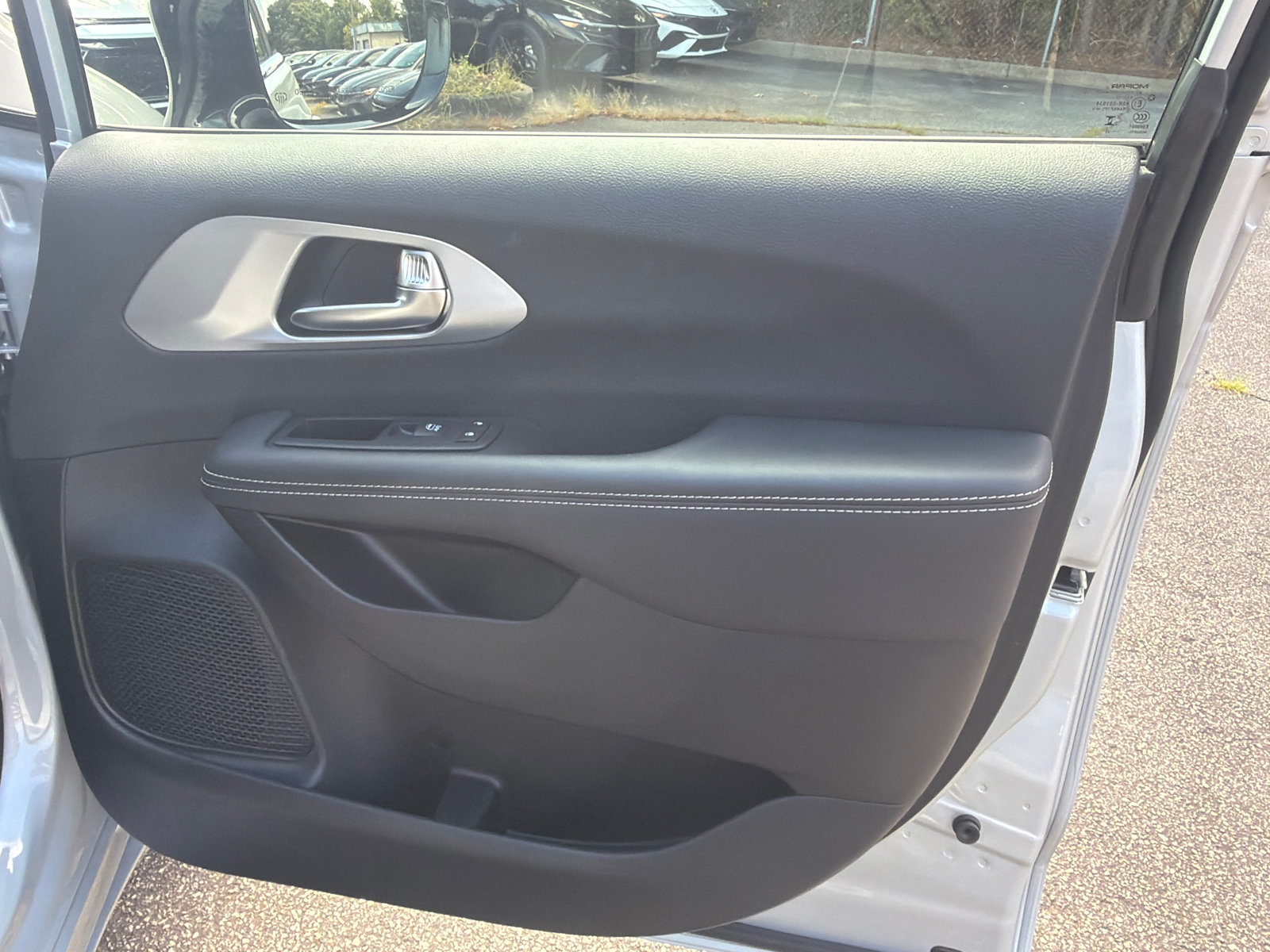 Used 2026 Chrysler Pacifica Limited FWD image 15