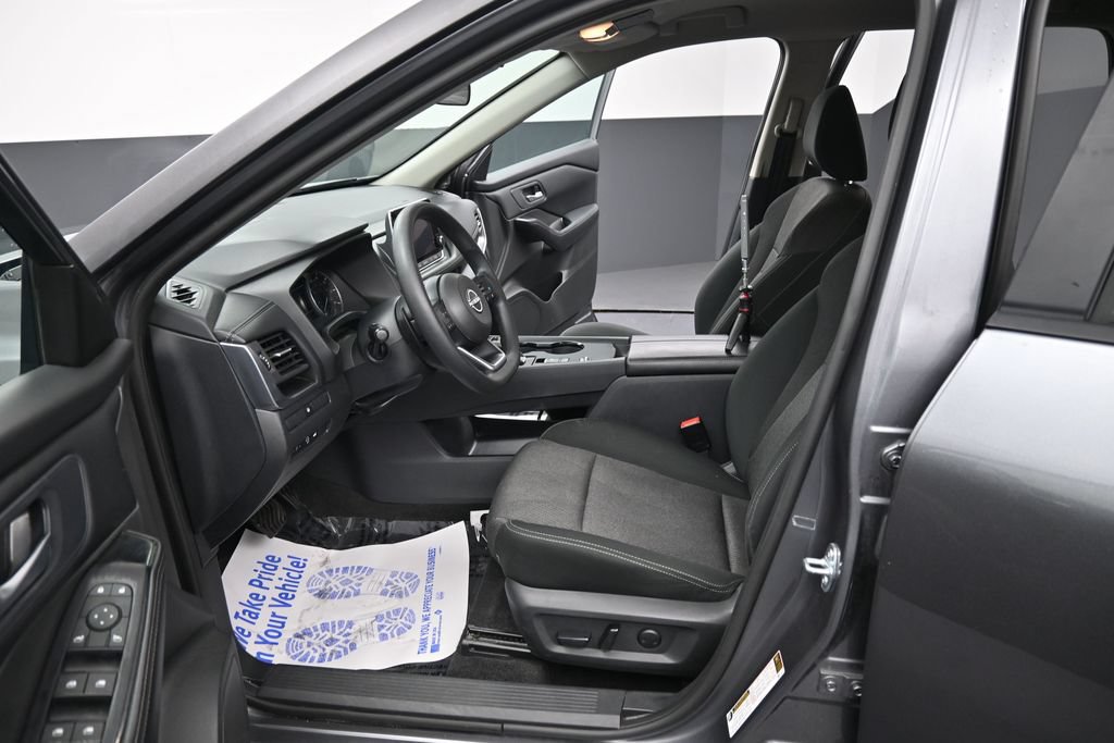Used 2024 Nissan Rogue SV FWD image 30
