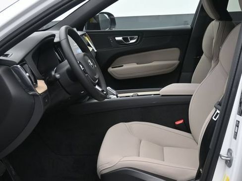 Used 2026 Volvo XC60 B5 Core AWD/4WD image 12
