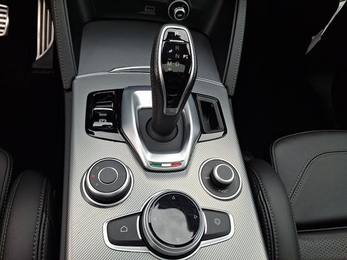 Used 2023 Alfa Romeo Stelvio Veloce AWD/4WD image 15