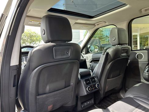 Used 2023 Land Rover Discovery S image 15