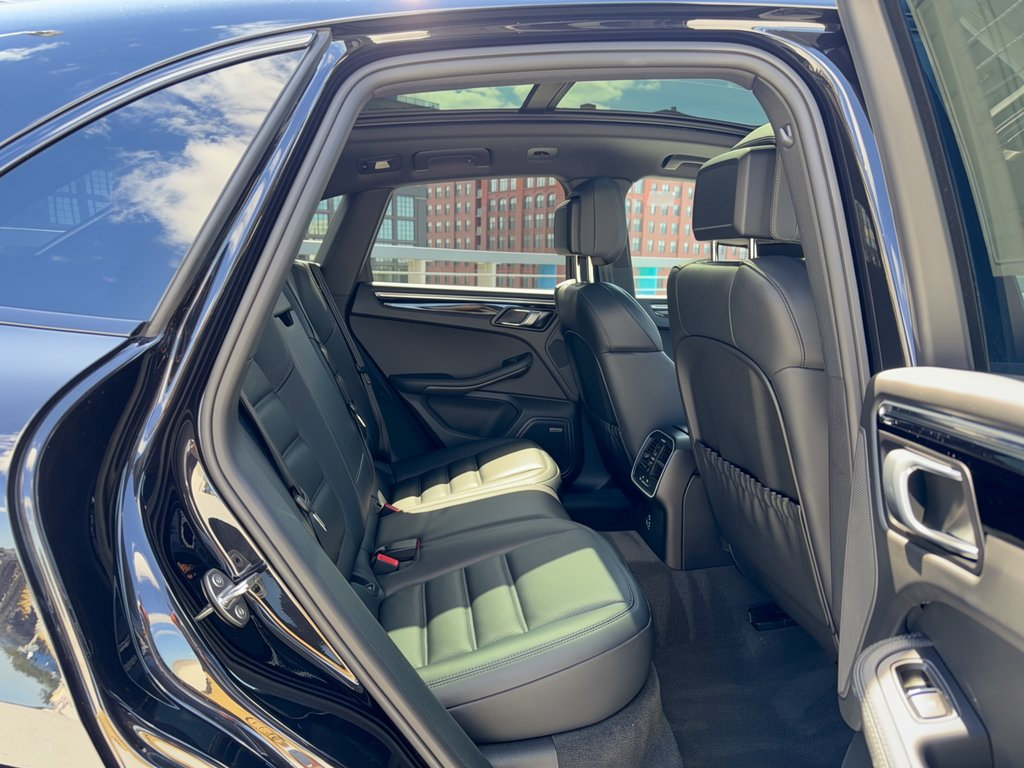 Certified 2026 Porsche Macan AWD/4WD image 29