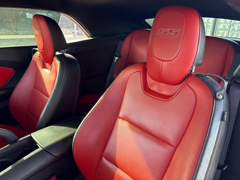 Used 2011 Chevrolet Camaro SS RWD image 12