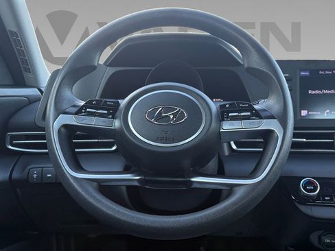 Used 2023 Hyundai Elantra SEL image 9