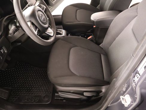 Used 2023 Jeep Renegade Latitude AWD/4WD image 11