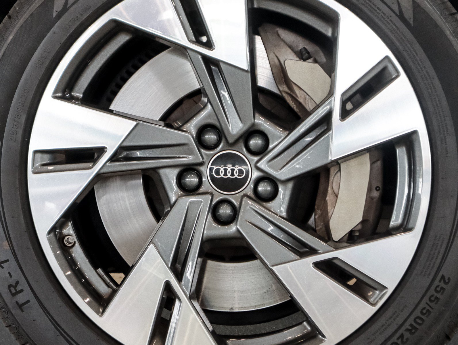 Used 2023 Audi e-tron Premium Plus w/ Premium Plus Package AWD/4WD image 5