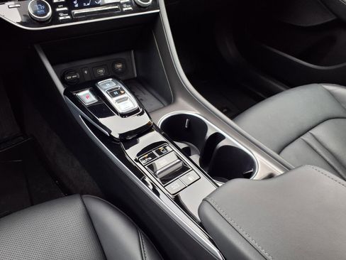 Used 2023 Hyundai Sonata Limited w/ Winter Weather Package image 16