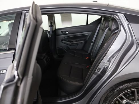 Used 2023 Nissan Altima 2.0 SR FWD image 31