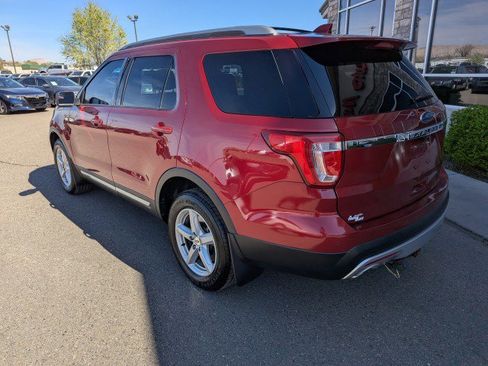 Used 2016 Ford Explorer XLT AWD/4WD image 3