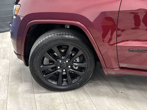 Used 2019 Jeep Grand Cherokee Altitude image 34