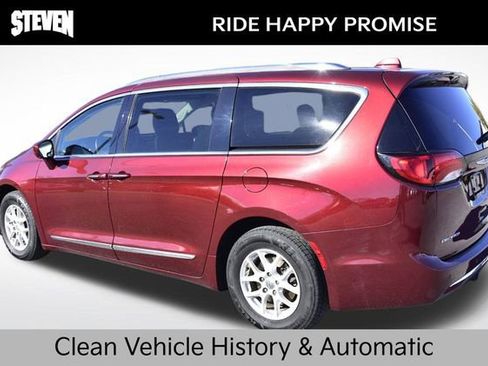 Used 2020 Chrysler Pacifica Touring-L image 3